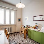 Casa Fuori Casa -Appartamento Con Aria Condizionata, Parcheggio Auto, Garage Moto, Box Bici