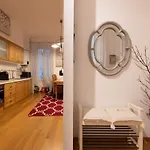 Piazza Oberdan-Carducci Elegant Apartment