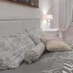 Piazza Oberdan-Carducci Elegant Apartment