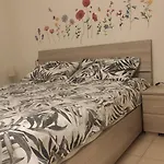 Apartment In A Well Served Area, Wifi And Parking