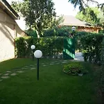 Pretty House Near All The Comforts