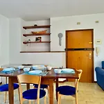 82, Attico Leonardo