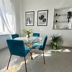 A Due Passi Dal Mare B&B