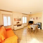 Appartamento Con Ampio Terrazzo Vista Mare