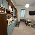 Peacocks Apartment