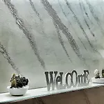 Max Fox Suite