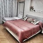 Max Fox Suite