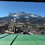 Elegant Apartment With Center And Tofana View