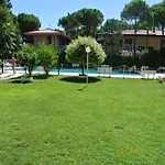 Fantastic Flat With Pool View Just Steps From The Sea