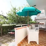 Modernshore - Garden Hideaway