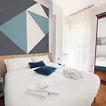 Corso Italia 7 Tirabora Short Rent