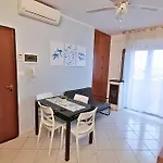 Lido Scacchi Sea View Apartment - Beach Included