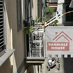 Varriale House Parking Free Small Car