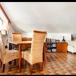 Damazon Room