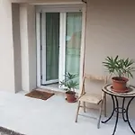 Un Passo Dal Lago