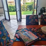 Luminoso Trilocale Con Piscina E Giardino Privato