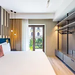 Mh Suites Plebiscito