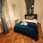 Jonathan Luxury Apartment Trieste Station