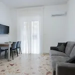 Lybra Rooms - Holiday House