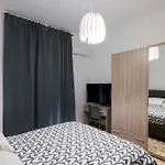 Lybra Rooms - Holiday House