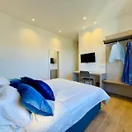 Yourhome - Il Pino Rooms & Apartment
