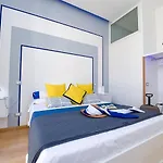 Sorrento Center Room