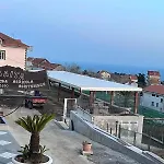 The Chalet, Guest House