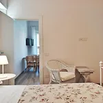 Colleoni 19 Parigi, Appartamento Superior Con Corte Privata