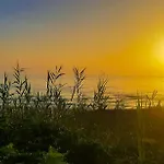 Mira Il Mare Seaview Apartment - 40M From The Beach, Perfect For Sunsets