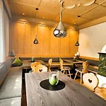 Garni-Hotel Mir.Es