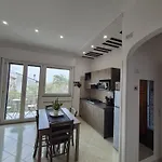 Jazz & Blues Apartments Near 