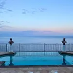 Praiano Villa Sleeps 5 Pool