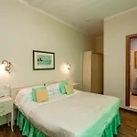 Room In Guest Room - Viareggio Rooms Facing The Sea