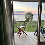 Specchio Sul Lago