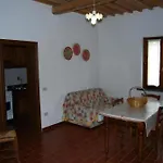Wohnung In Cecina Mit Grossem Garten