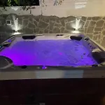 Spacious House With Jacuzzi In Brancaleone Marina