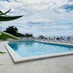 Welcoming House In Vibo Valentia With Shared Pool