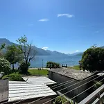 The Music Of The Lake - Lake Front With Three Bedrooms