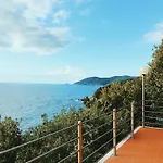 2 Tuscan Seafront Apartments With Private Access To Sea