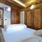 Mollino Rooms