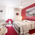 Sisi Apartment & Rooms