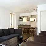 Nene-Il Vicolo Apartments And Rooms