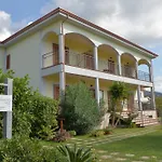 Larus Hotel