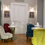 Leone Camere D'Autore - Chiaia