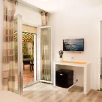 Sorrento Comfort Rooms Con Piscina