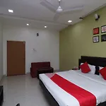 Oyo 8173 Hotel Singh Palace