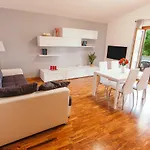 Domus Leonardo-Private Free Parking