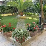 Rosagarden'S