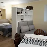 Quiet And Charming Apartment In The Centre With Air Conditioned