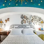 Casa Mia - With Shared Pool And Parking Space